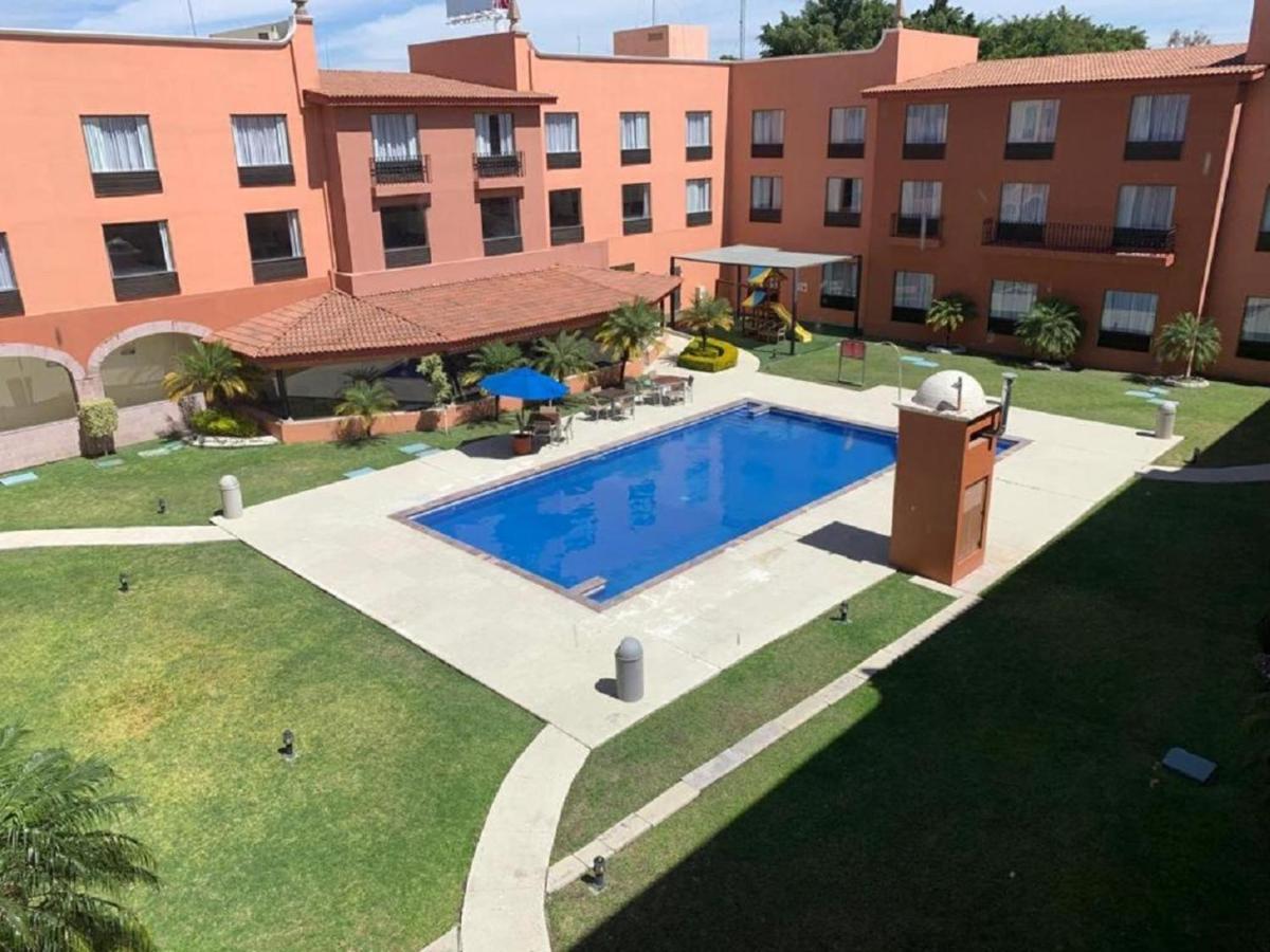 Memora Hotel Celaya  Bagian luar foto