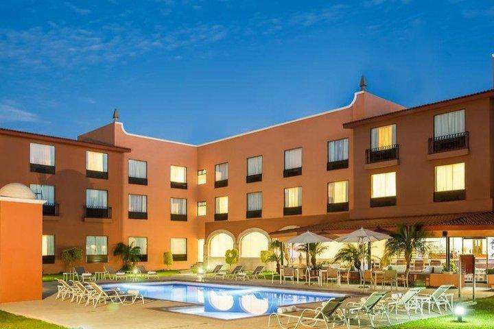 Memora Hotel Celaya  Bagian luar foto