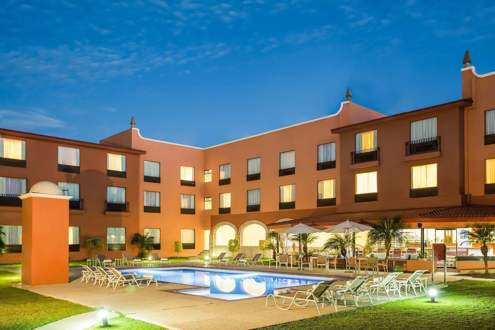 Memora Hotel Celaya  Bagian luar foto